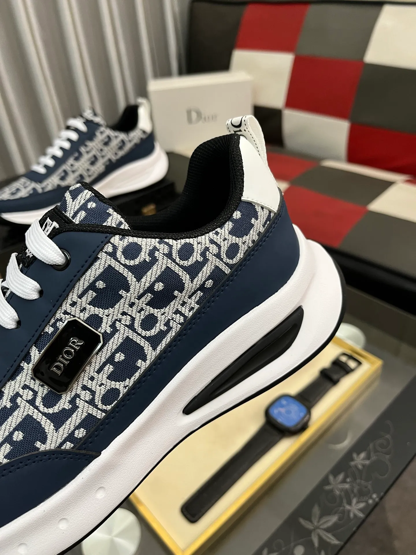 Men's men's shoes💰440⌚️⌚️Dior original quality.~ Unique modern style sneakers. 🏃A must-have casual shoe for trendy men😍😍 Original brand imported from Italy, imported original leather, sheep lining (refuses to discolor and grind feet) Sole: Original sole provided by the original factory, French lazy style design ⚠️Fit to the feet, original quality, super comfortable original sole. Just like shooting the real thing 🎬The real thing is better, code number: 38-443️⃣colors available